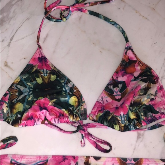 Pink floral swimwear! 🌸🌺 - Picture 2 of 4